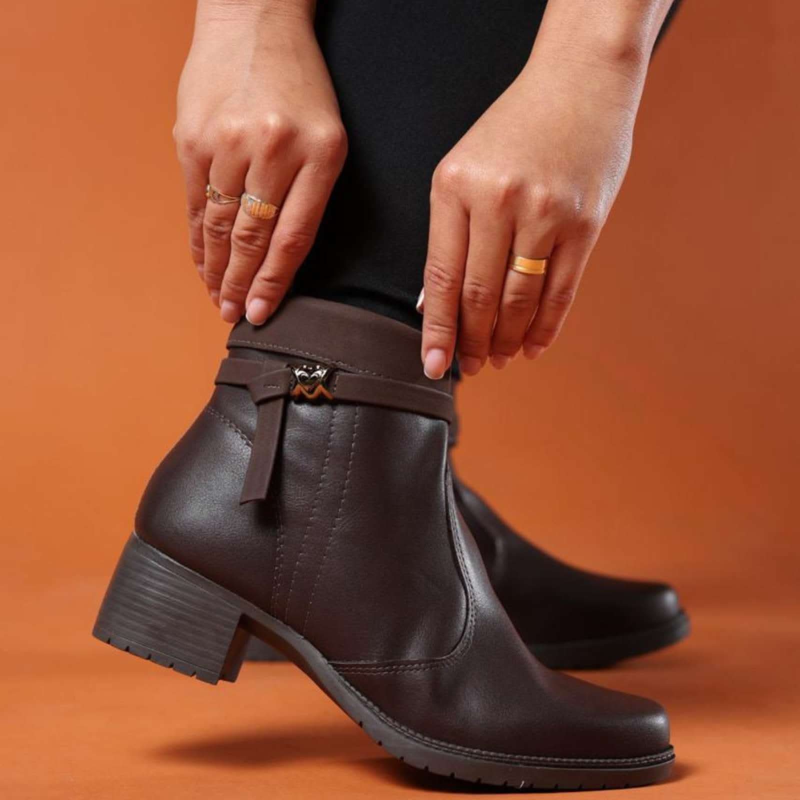 BOTA FEMININA COURO NAPA CONFORT JHENY